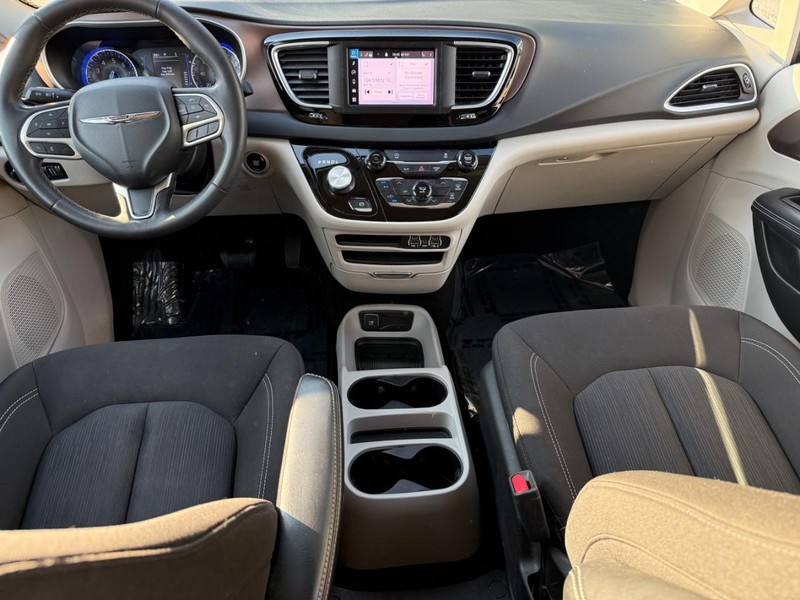 Chrysler Voyager Vehicle Image 15