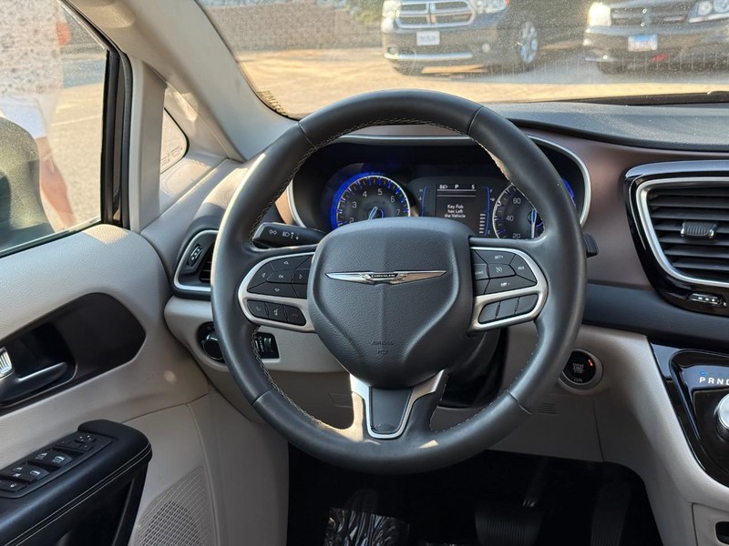 Chrysler Voyager Vehicle Image 16