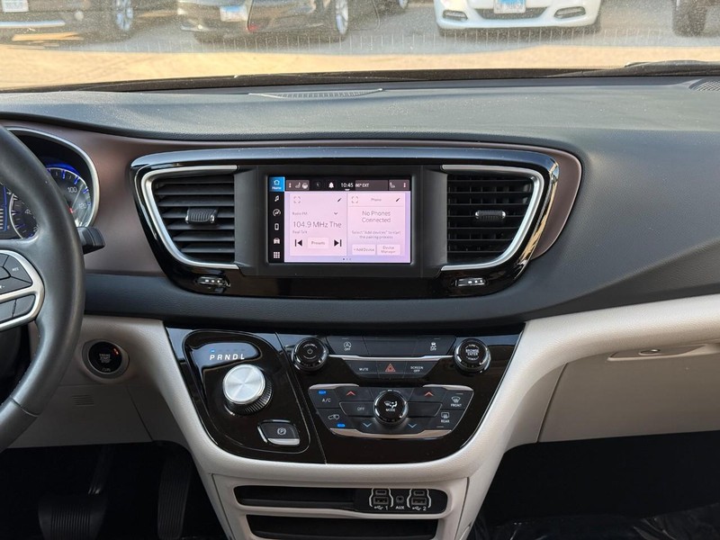 Chrysler Voyager Vehicle Image 17
