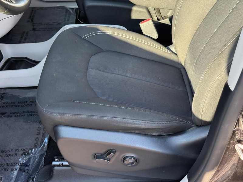Chrysler Voyager Vehicle Image 20
