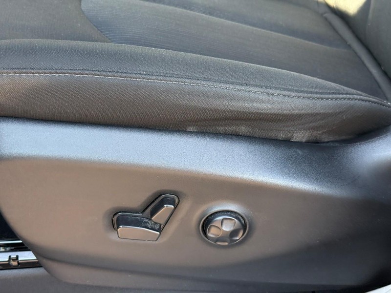 Chrysler Voyager Vehicle Image 21