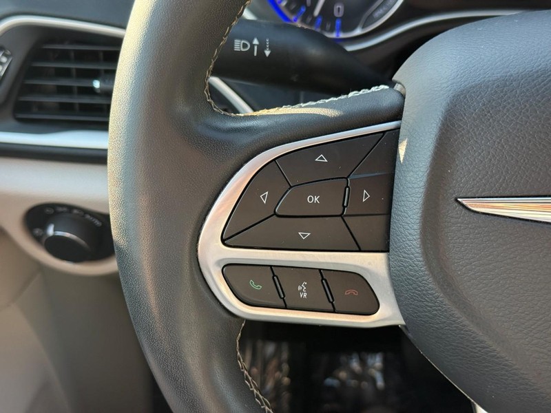 Chrysler Voyager Vehicle Image 22