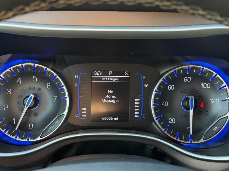 Chrysler Voyager Vehicle Image 24