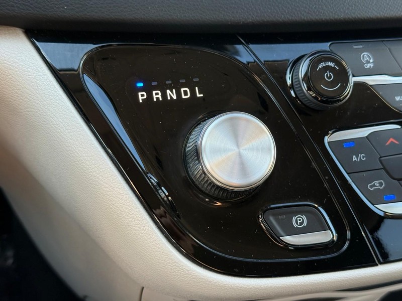 Chrysler Voyager Vehicle Image 25