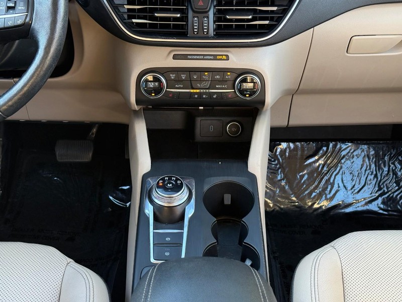 Ford Escape Vehicle Image 19