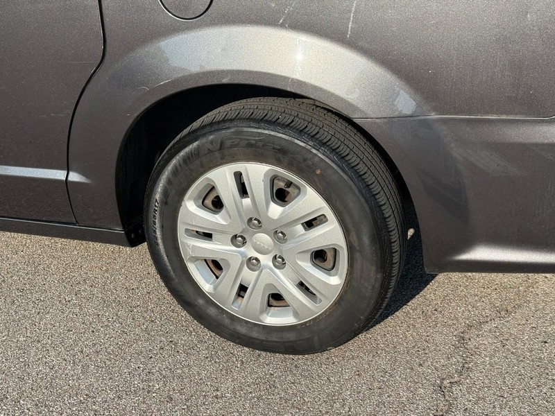 Dodge Grand Caravan Vehicle Image 05