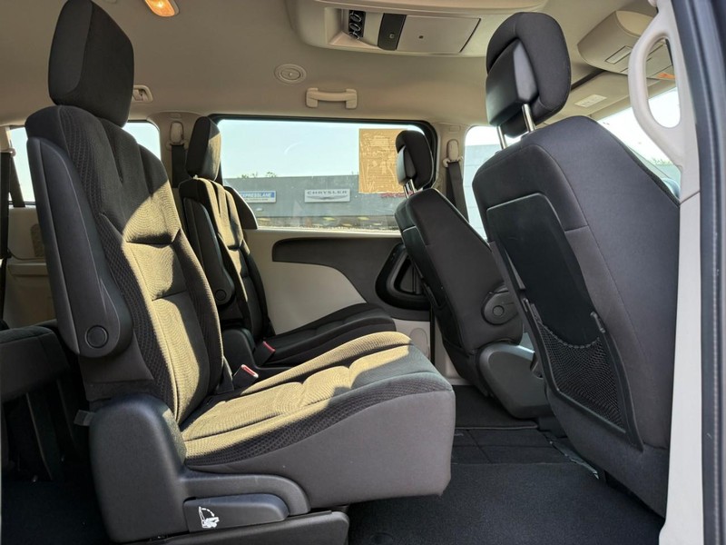 Dodge Grand Caravan Vehicle Image 12