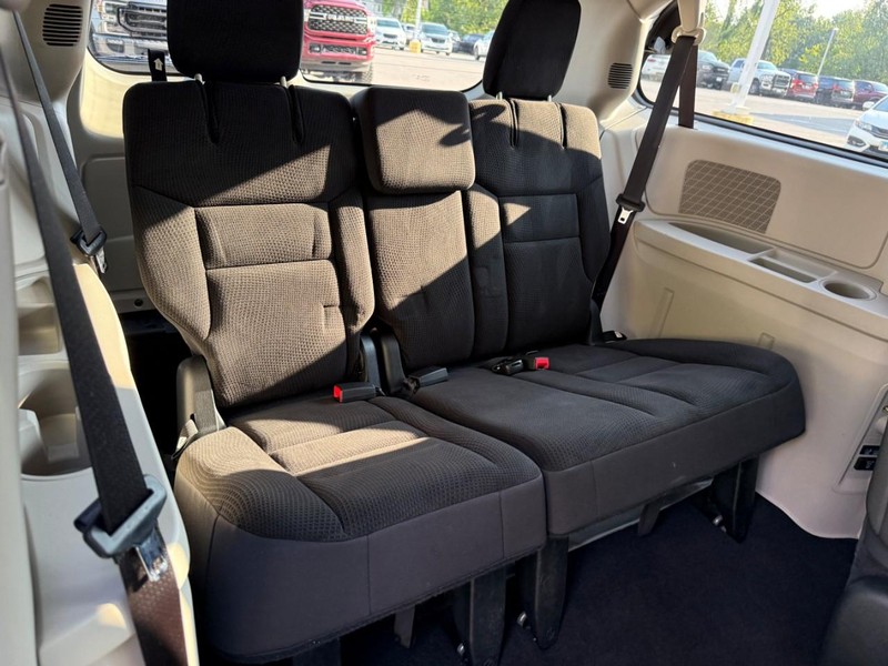 Dodge Grand Caravan Vehicle Image 13