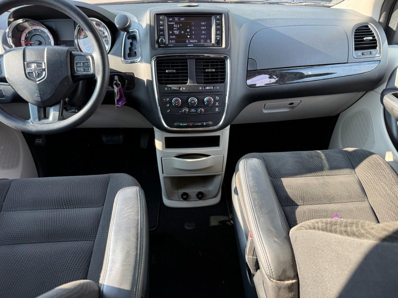 Dodge Grand Caravan Vehicle Image 14