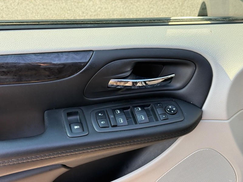 Dodge Grand Caravan Vehicle Image 19