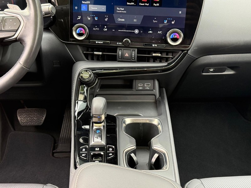 Lexus NX Vehicle Image 18