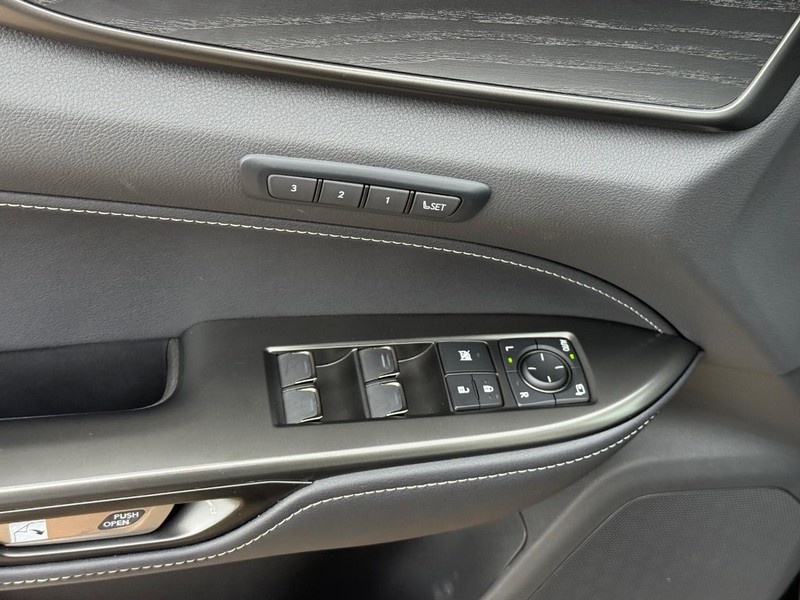 Lexus NX Vehicle Image 19