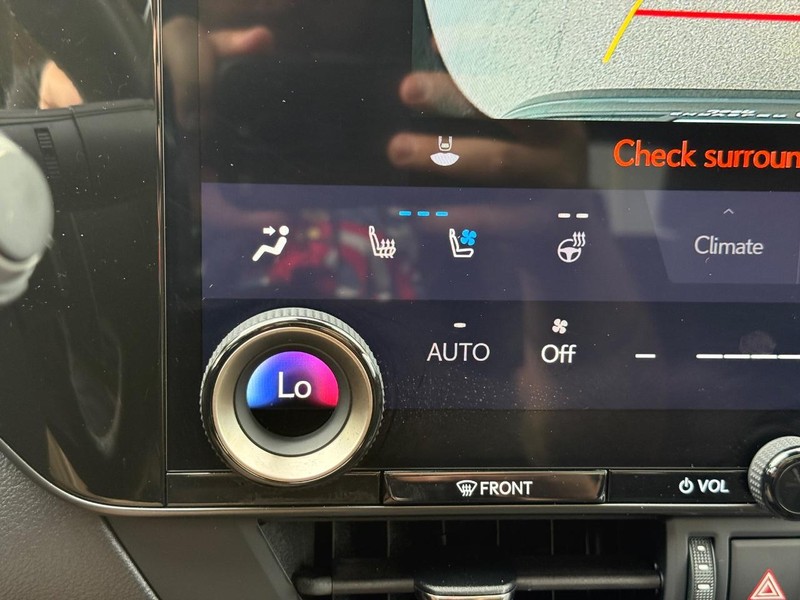 Lexus NX Vehicle Image 28