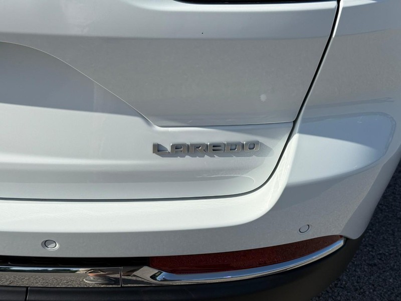 Jeep Grand Cherokee Vehicle Image 07