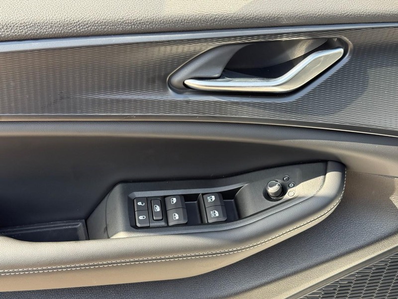 Jeep Grand Cherokee Vehicle Image 14