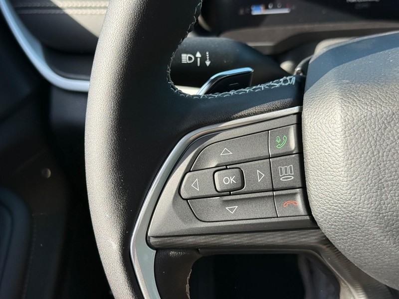Jeep Grand Cherokee Vehicle Image 17