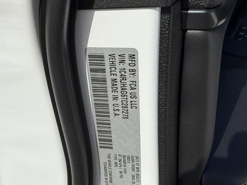 Jeep Grand Cherokee Vehicle Image 22