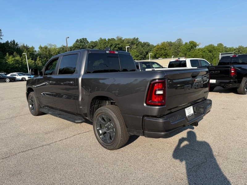 Ram 1500 Vehicle Full-screen Gallery Image 3