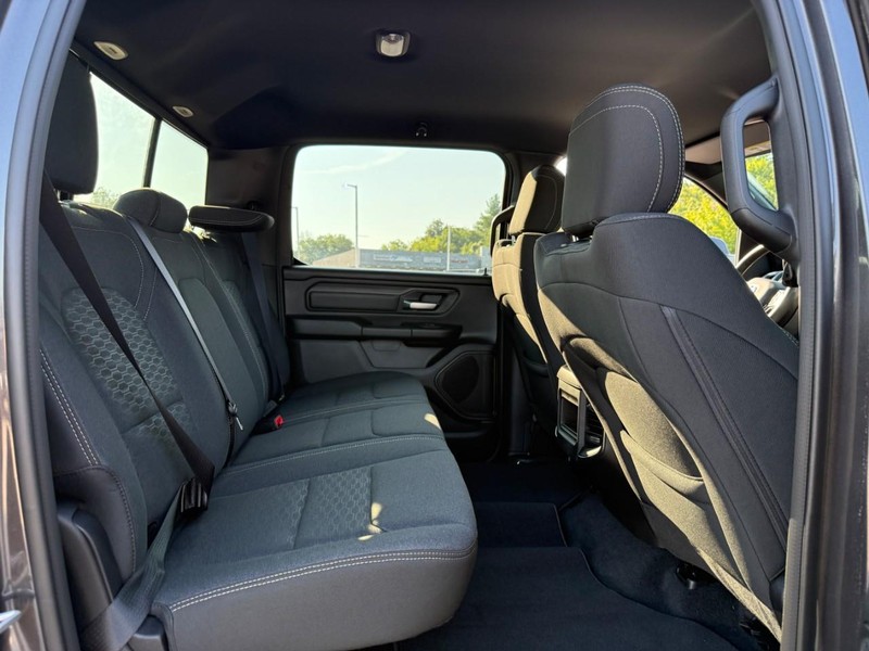 Ram 1500 Vehicle Full-screen Gallery Image 5