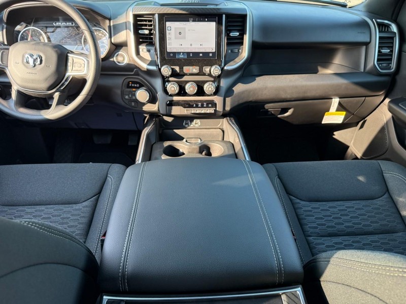 Ram 1500 Vehicle Full-screen Gallery Image 6