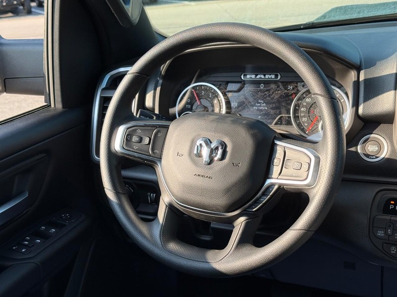Ram 1500 Vehicle Full-screen Gallery Image 7