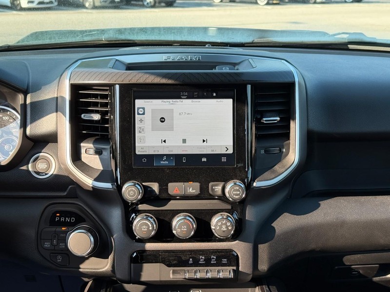 Ram 1500 Vehicle Full-screen Gallery Image 8