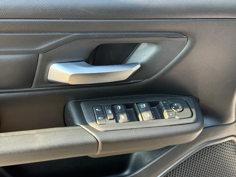 Ram 1500 Vehicle Full-screen Gallery Image 10