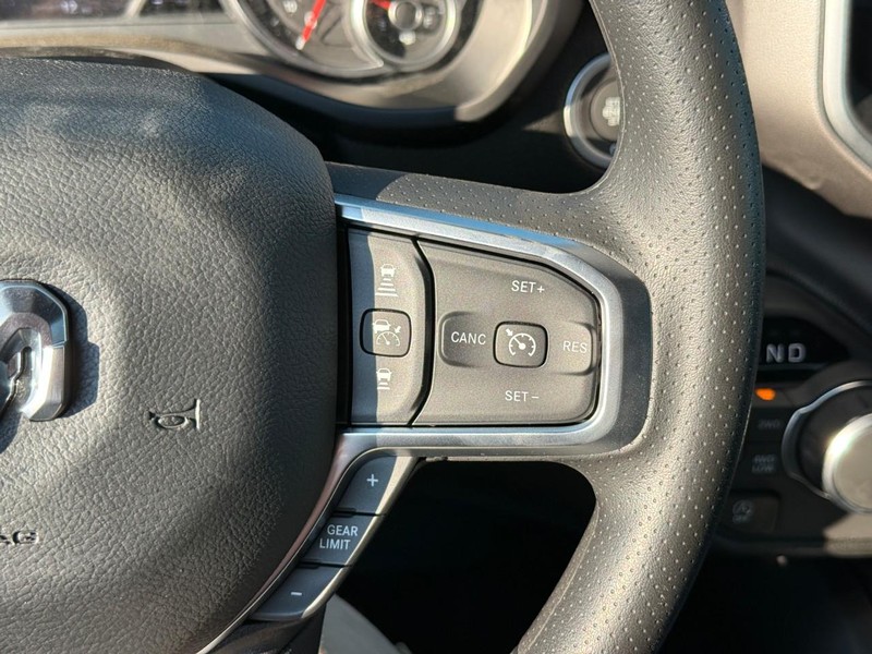 Ram 1500 Vehicle Full-screen Gallery Image 14