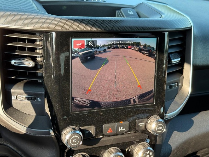 Ram 1500 Vehicle Full-screen Gallery Image 16