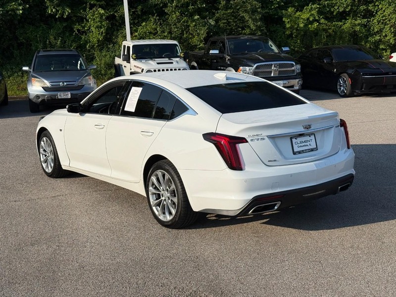 Cadillac CT5 Vehicle Full-screen Gallery Image 3
