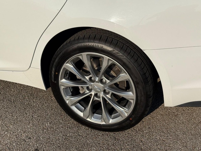 Cadillac CT5 Vehicle Full-screen Gallery Image 4