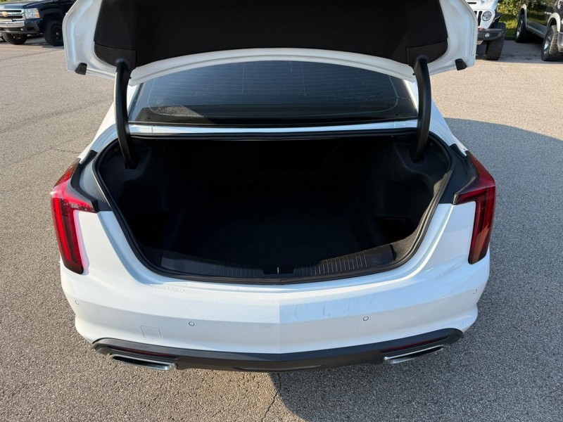 Cadillac CT5 Vehicle Full-screen Gallery Image 5