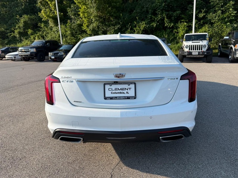 Cadillac CT5 Vehicle Full-screen Gallery Image 6