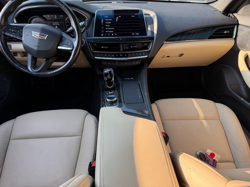 Cadillac CT5 Vehicle Full-screen Gallery Image 11