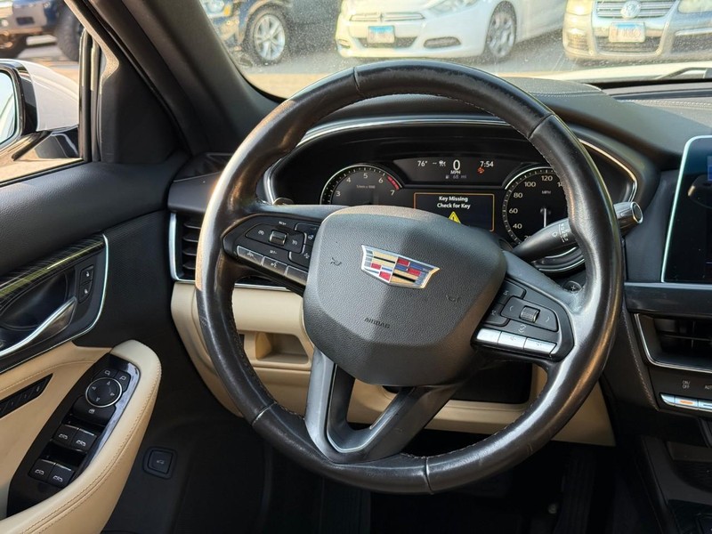 Cadillac CT5 Vehicle Full-screen Gallery Image 12