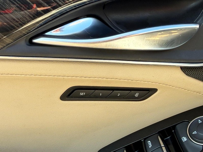Cadillac CT5 Vehicle Full-screen Gallery Image 16