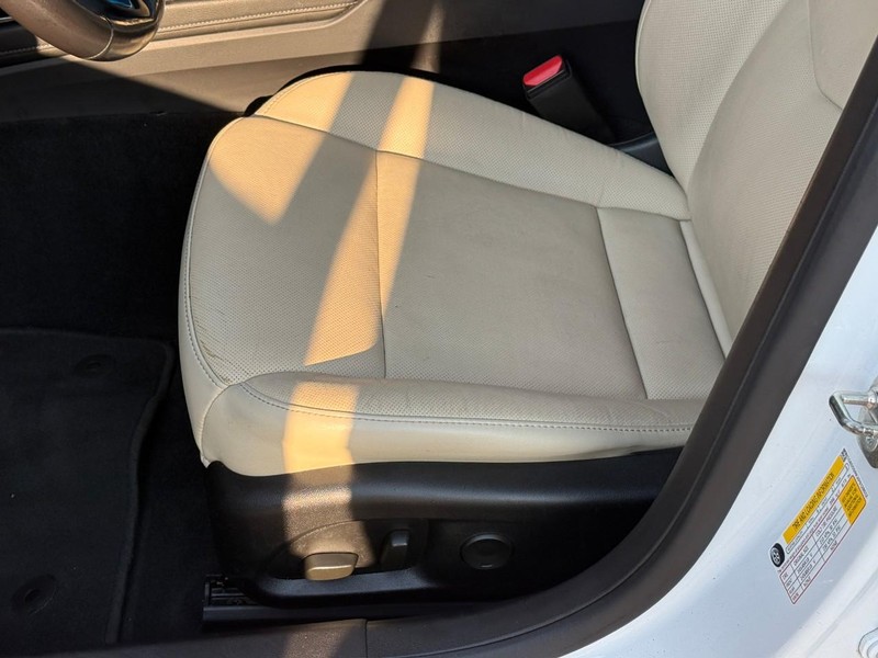 Cadillac CT5 Vehicle Full-screen Gallery Image 17