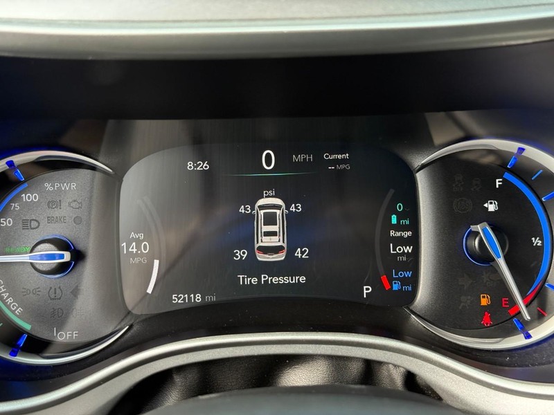 Chrysler Pacifica Vehicle Full-screen Gallery Image 23