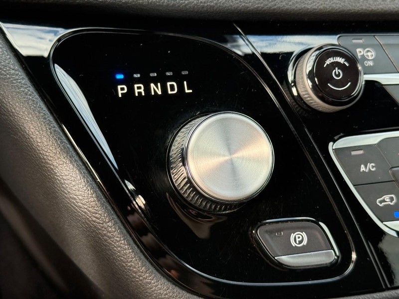 Chrysler Pacifica Vehicle Full-screen Gallery Image 24