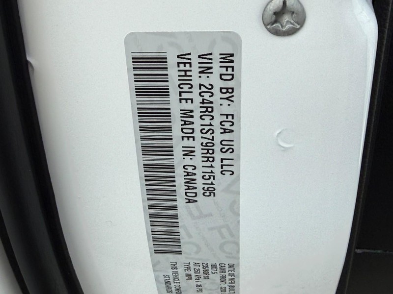 Chrysler Pacifica Vehicle Full-screen Gallery Image 27
