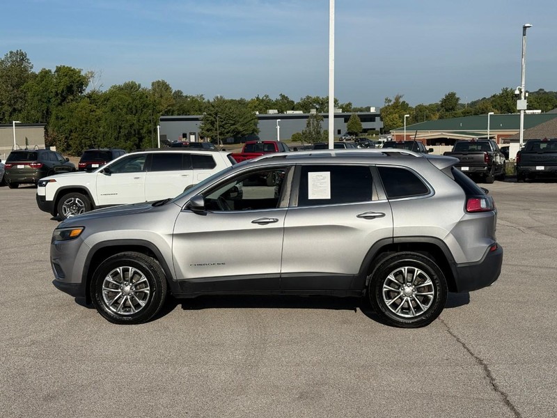 Jeep Cherokee Vehicle Full-screen Gallery Image 2