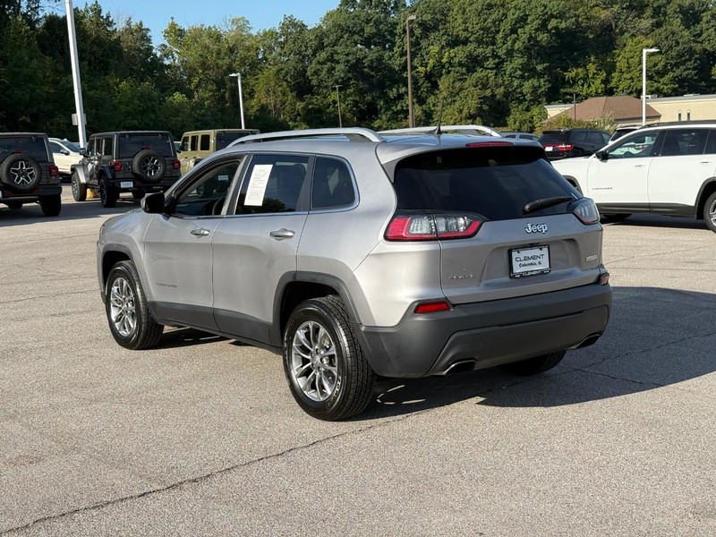 Jeep Cherokee Vehicle Full-screen Gallery Image 3
