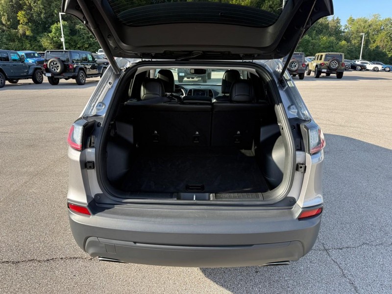 Jeep Cherokee Vehicle Full-screen Gallery Image 6