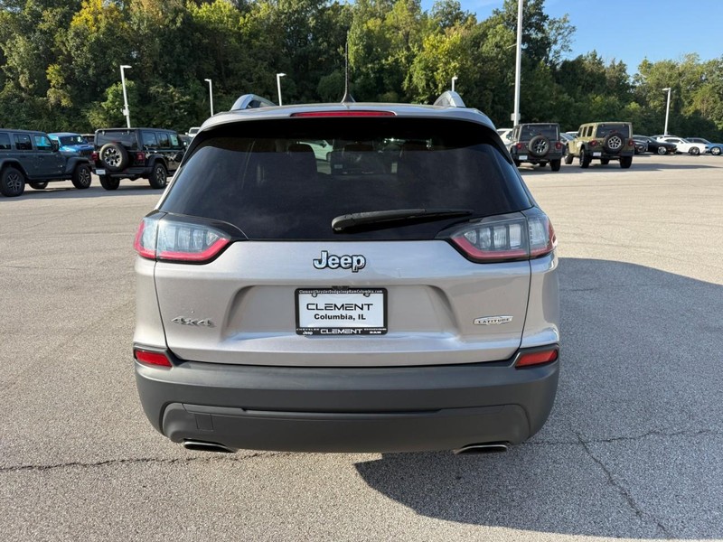 Jeep Cherokee Vehicle Full-screen Gallery Image 7