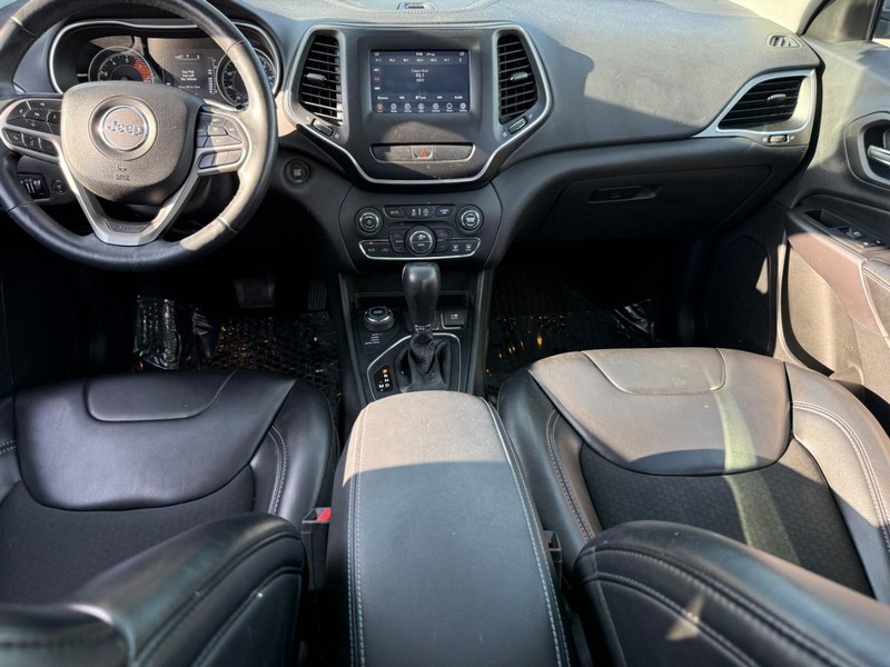 Jeep Cherokee Vehicle Full-screen Gallery Image 12
