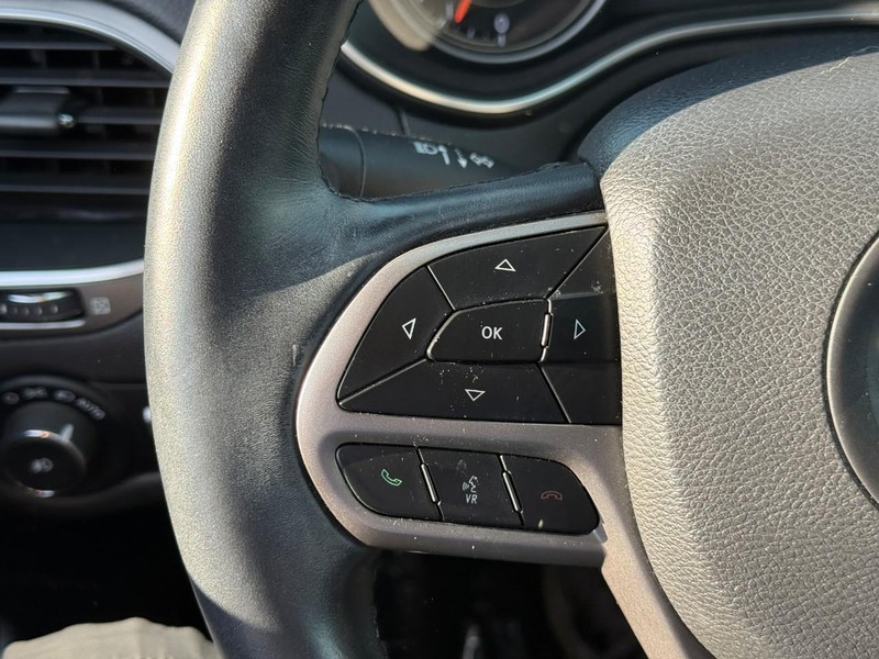 Jeep Cherokee Vehicle Full-screen Gallery Image 19