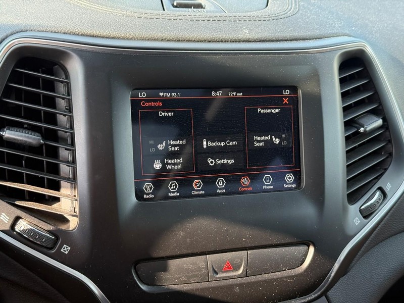 Jeep Cherokee Vehicle Full-screen Gallery Image 23