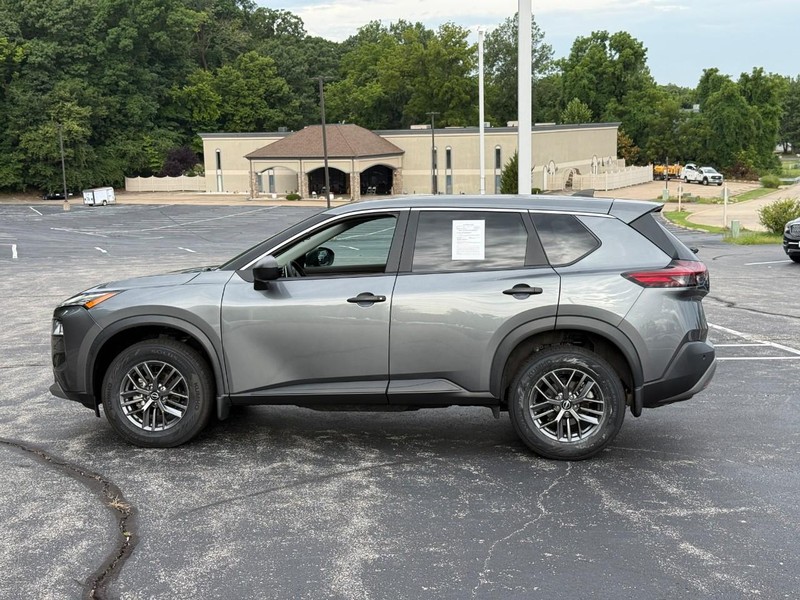 Nissan Rogue Vehicle Image 03