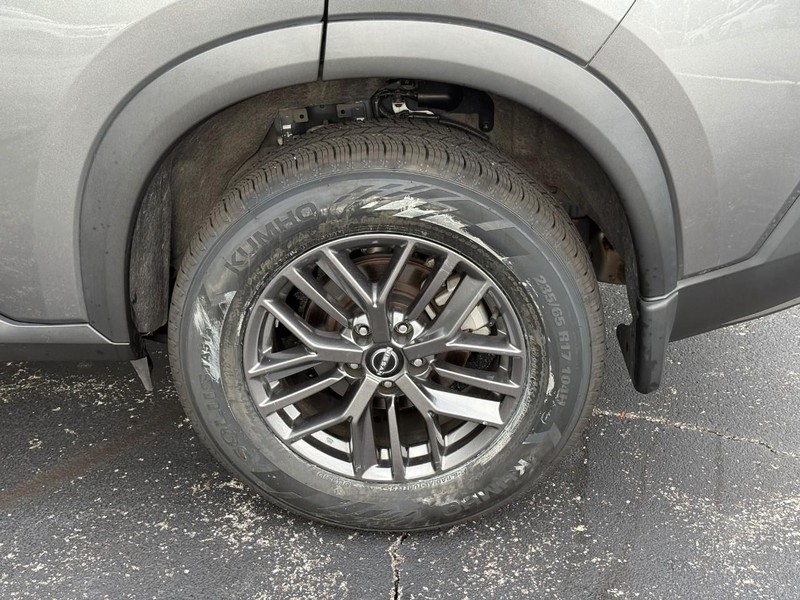 Nissan Rogue Vehicle Image 05