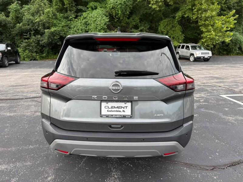 Nissan Rogue Vehicle Image 09